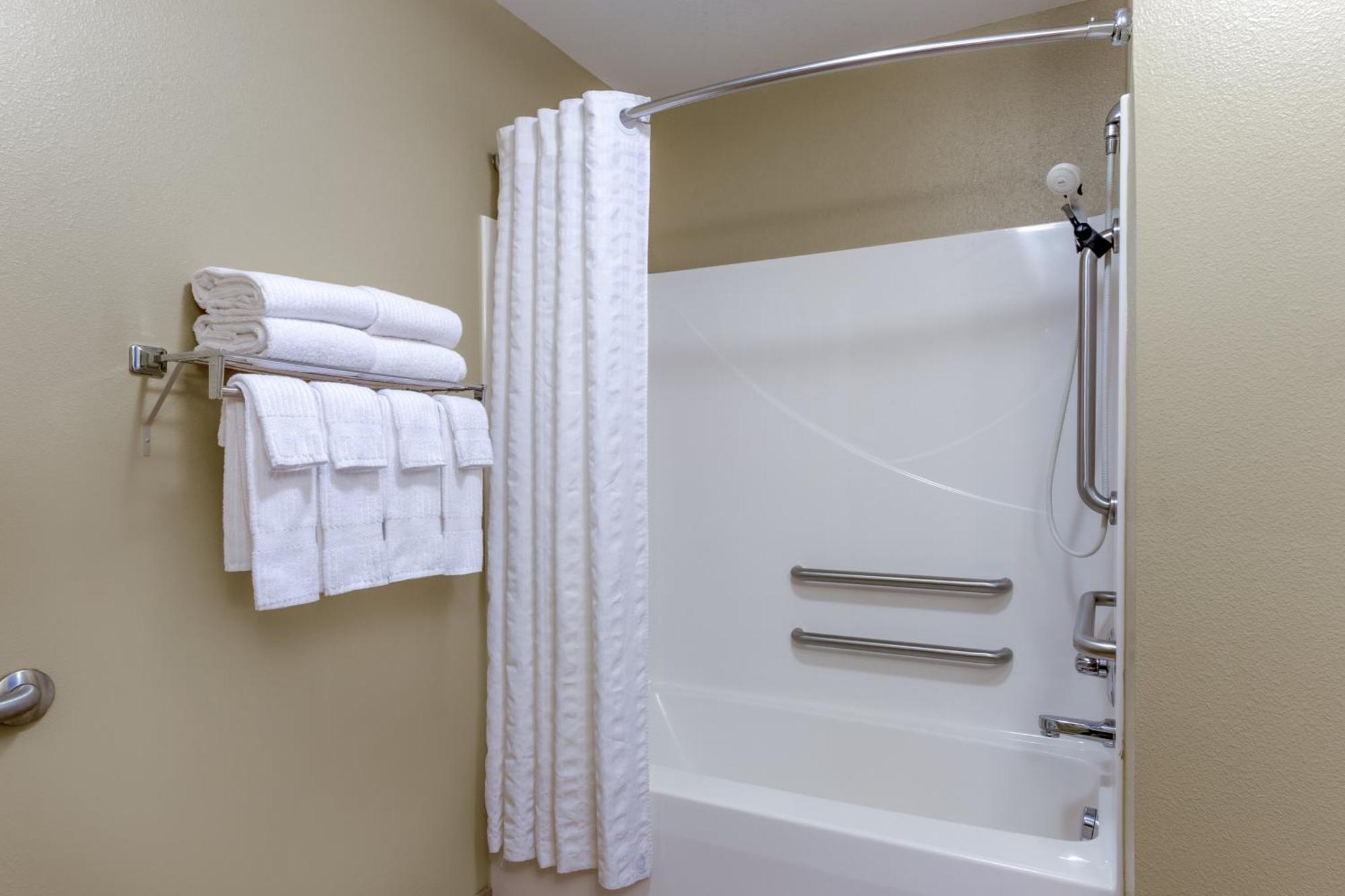 Candlewood Suites Minot By Ihg Экстерьер фото